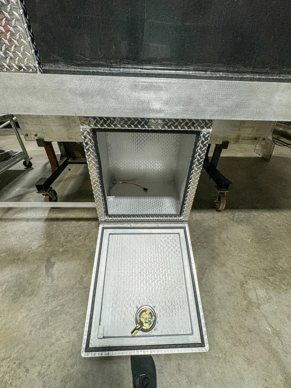 Side view of apparatus during shop assembly, photo 132 of 303.